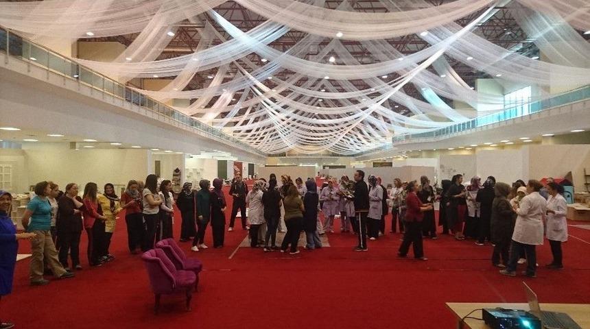 İkbal &Ccedil;elik&rsquo;ten Annelere S&uuml;rpriz