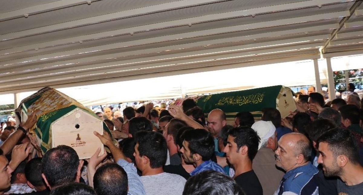 Muğla Faciasında &Ouml;len Gelin İle G&ouml;r&uuml;mcesi Yan Yana Uğurlandı