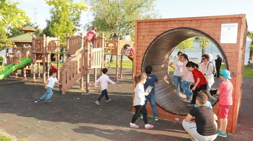 K&ouml;rfez Sahilleri Cıvıl Cıvıl