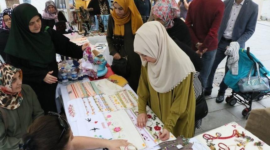 Ey&uuml;pl&uuml; Kadınların &Ccedil;alışmaları Ey&uuml;p Sultan Meydanı&rsquo;nda Sergilendi