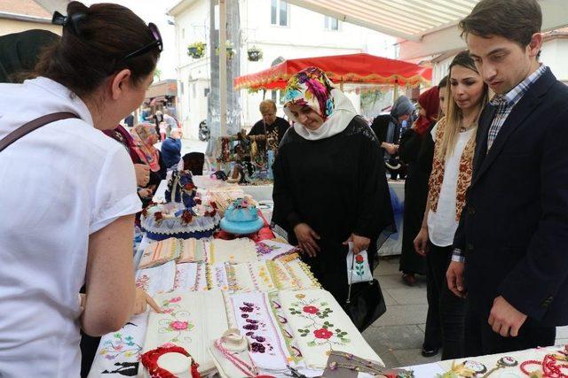 Eyüplü Kadınların Çalışmaları Eyüp Sultan Meydanı’nda Sergilendi