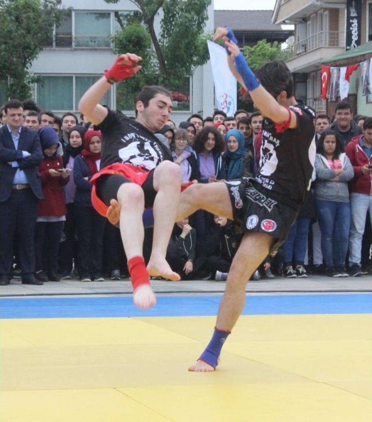 D&uuml;zce&rsquo;de Gen&ccedil;lik Haftası Kutlamaları Y&uuml;r&uuml;y&uuml;ş İle Başladı