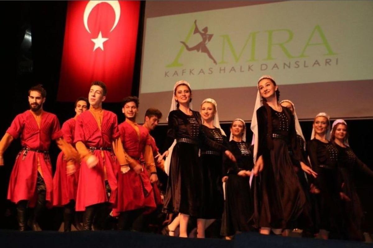 Amra Dans Ekibi Yine B&uuml;y&uuml;ledi