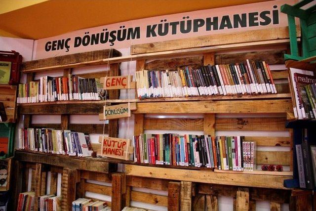 K&uuml;t&uuml;phaneye Farklı Bakış A&ccedil;ısı &ldquo; Gen&ccedil; D&ouml;n&uuml;ş&uuml;m K&uuml;t&uuml;phanesi&rdquo; 2