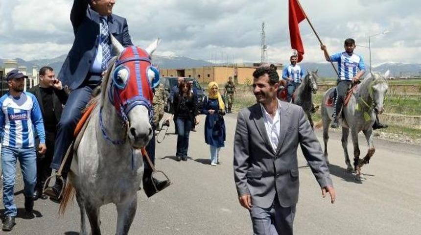 Vali A&ccedil;ılışa Atla Geldi