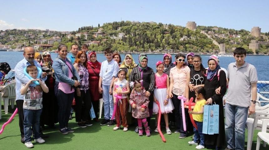 Engelli Anneleri Boğaz Turunda Doyasıya Eğlendi