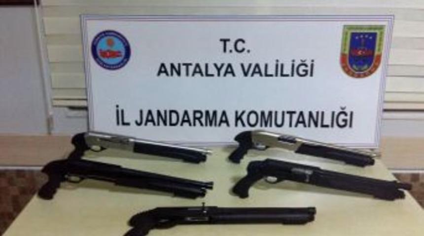 Manavgat&rsquo;ta Ruhsatsız Silah Baskını
