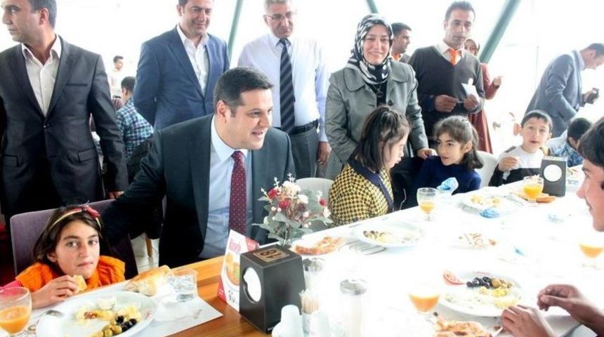 &Ouml;zel Eğitimli &Ouml;ğrenciler Kahvaltıda Buluştu