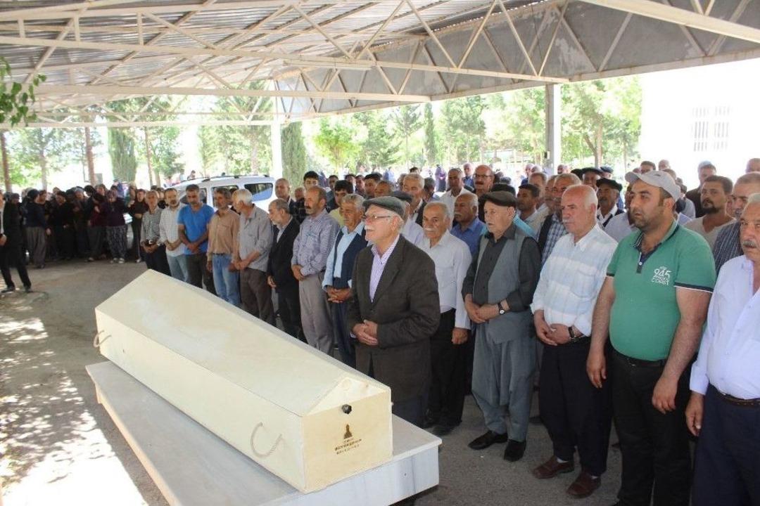 Muğla&rsquo;daki Feci Kazada Hayatını Kaybeden Kadın Toprağa Verildi