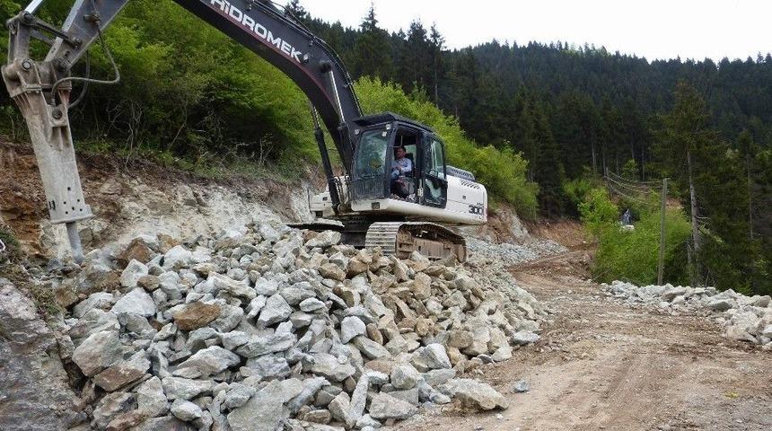 Trabzon&rsquo;da Yeşilyol Projesi Kapsamında 3 Ayrı Yayla Yolunda &Ccedil;alışmalara Başlandı