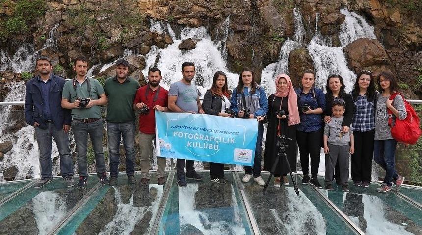 Gen&ccedil; Fotoğraf&ccedil;ılar Tomara Şelalesine Hayran Kaldı