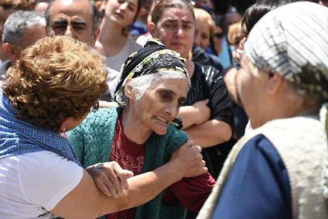 Muğla'daki Kazada Ölen Gelin Ve Görümce Toprağa Verildi (2)