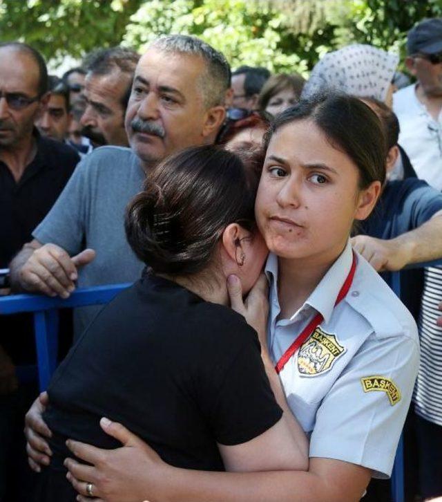 30 Yıldır Oturduğu Evin Ihalesini Alamayınca Gözyaşına Boğuldu