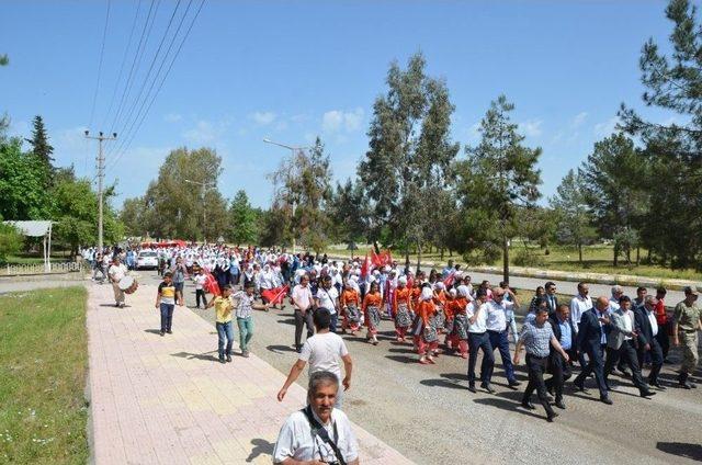 Çadırlar Arasında Gençlik Yürüyüşü Yapıldı 1