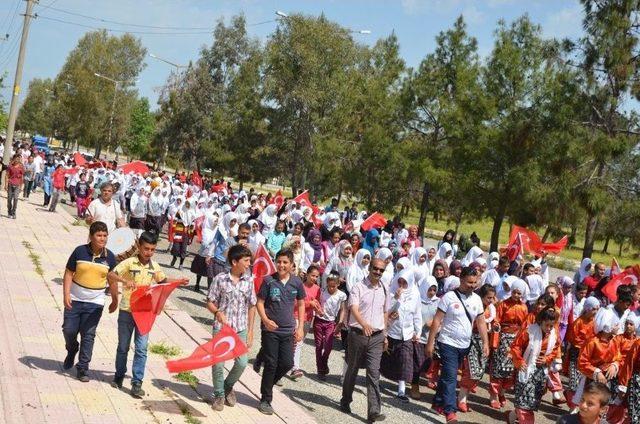 Çadırlar Arasında Gençlik Yürüyüşü Yapıldı 2