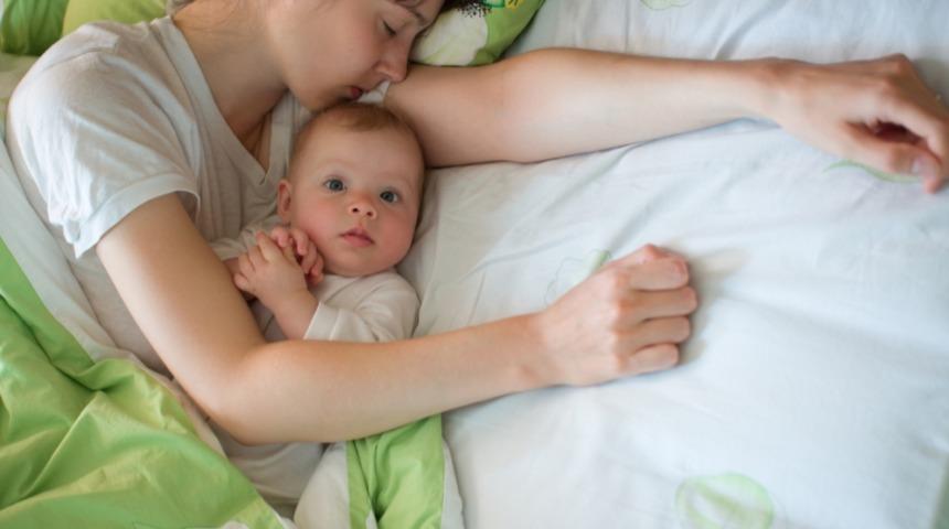 7. Ayda Bebeklerde Uyku
