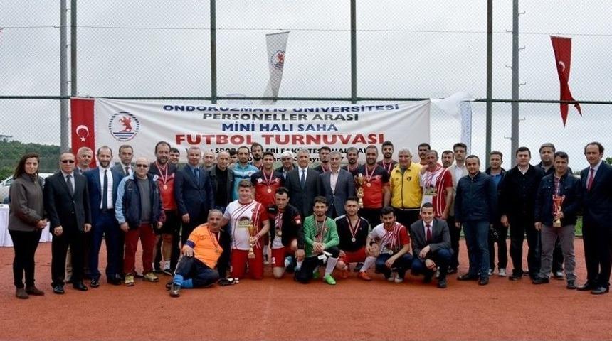 Futbol Turnuvasının Galibi Yaşar Doğu Spor Bilimleri Fak&uuml;ltesi