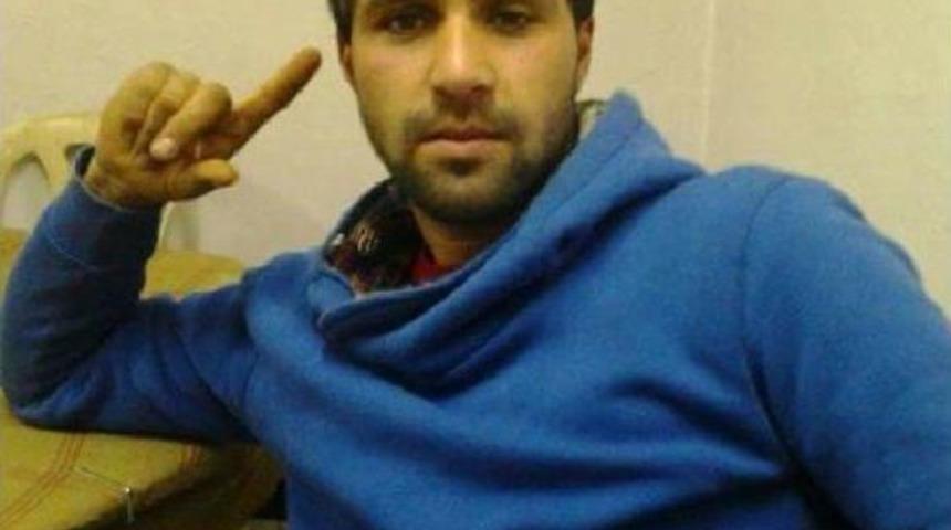 Otomobilin &Ccedil;arptığı Motosikletli Gen&ccedil; &Ouml;ld&uuml;