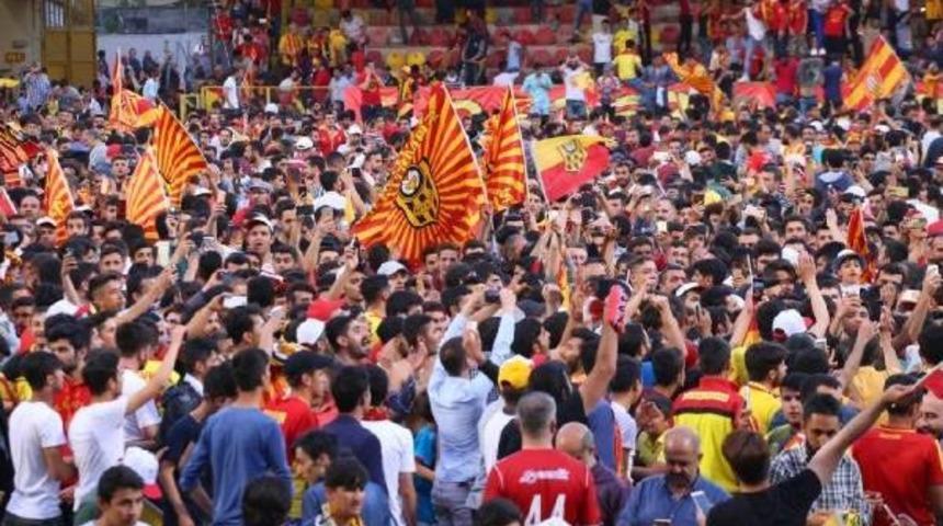 Evkur Yeni Malatyaspor Sabaha Kadar Şampiyonluğu Kutladı