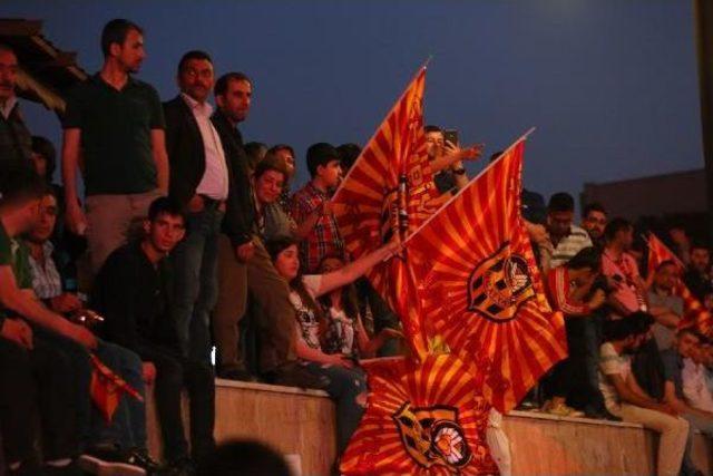 Evkur Yeni Malatyaspor Sabaha Kadar Şampiyonluğu Kutladı 2