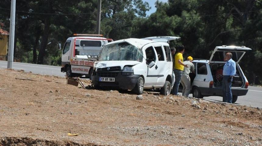 &Ccedil;anakkale&rsquo;de Trafik Kazası: 9 Yaralı