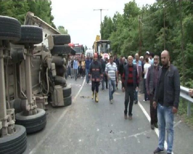 Beykoz'da Hafriyat Kamyonu Dehşeti:  1 Ölü, 6'sı Öğrenci 8 Yaralı (2)