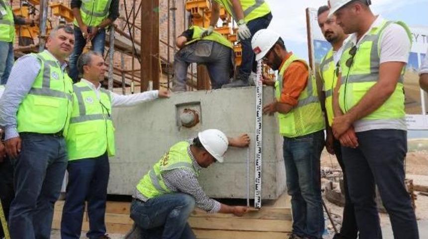 Zeynel Bey T&uuml;rbesi Yeni Yerine Yerleştiriliyor (2)