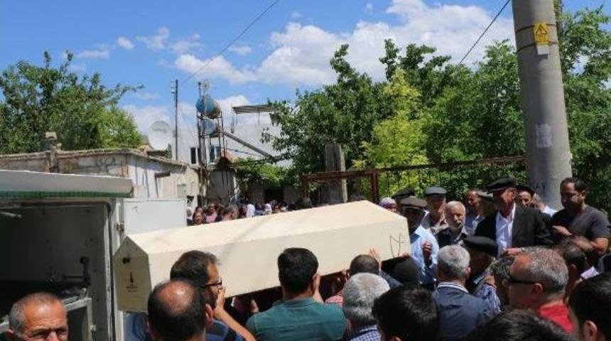 Muğla'daki Kazada &Ouml;len G&uuml;venlik G&ouml;revlisi Kadın, Adıyaman'da Toprağa Verildi