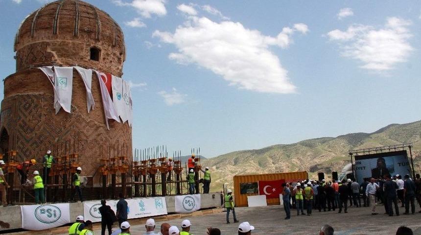 Zeynel Bey Türbesi Yeni Yerine Yerleştirildi