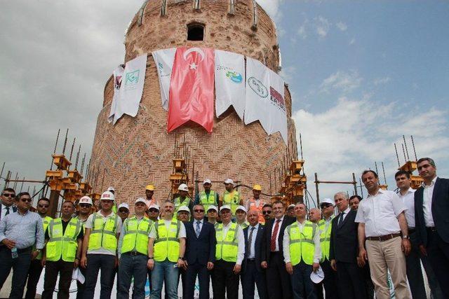 Zeynel Bey Türbesi Yeni Yerine Yerleştirildi 2
