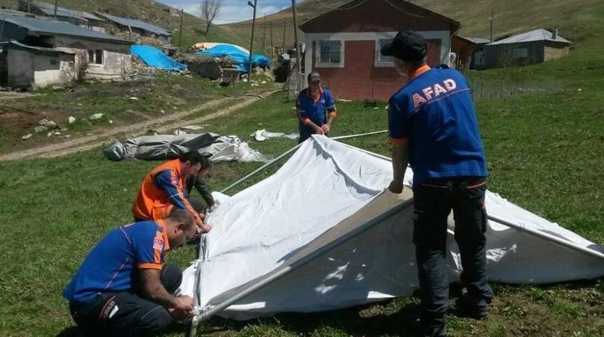 Afad Erzurum Deprem B&ouml;lgesinde Depremzedeler İ&ccedil;in &Ccedil;alışmalarını S&uuml;rd&uuml;r&uuml;yor