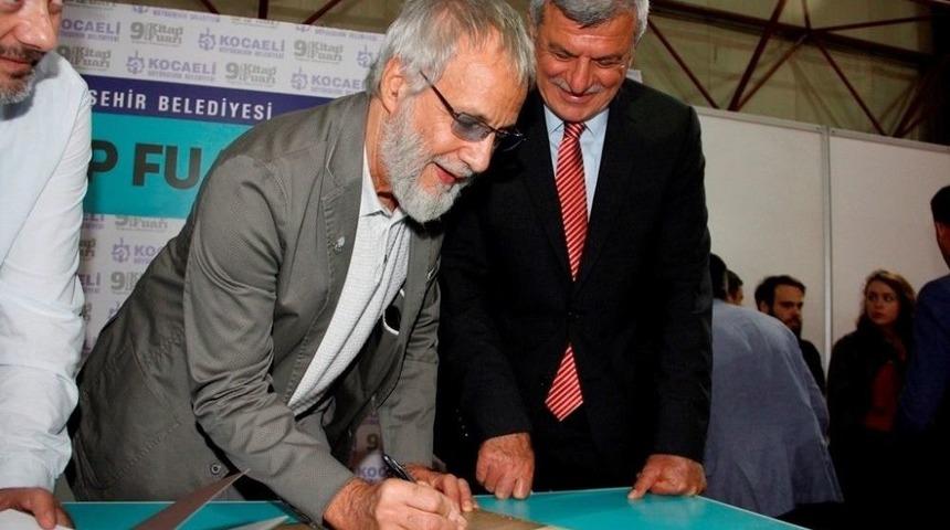 Yusuf İslam, Başkan Karaosmanoğlu&rsquo;na 45 Yıllık Plağını İmzaladı