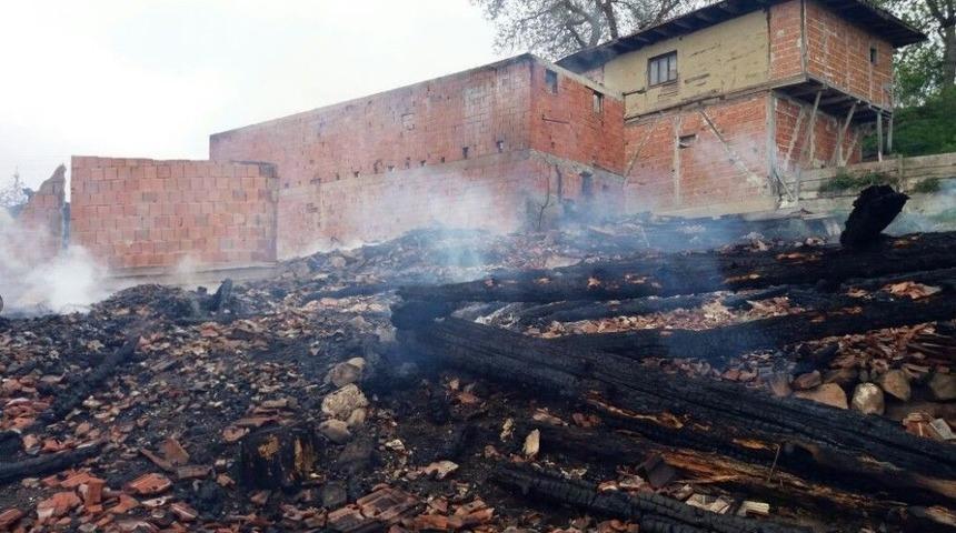 Kastamonu&rsquo;da Yangın: 5 Ev, 4 Ahır Ve 1 Samanlık K&uuml;l Oldu