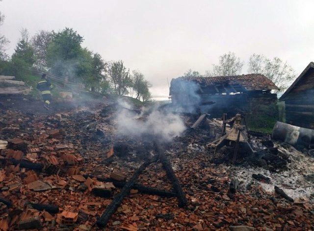 Kastamonu’da Yangın: 5 Ev, 4 Ahır Ve 1 Samanlık Kül Oldu