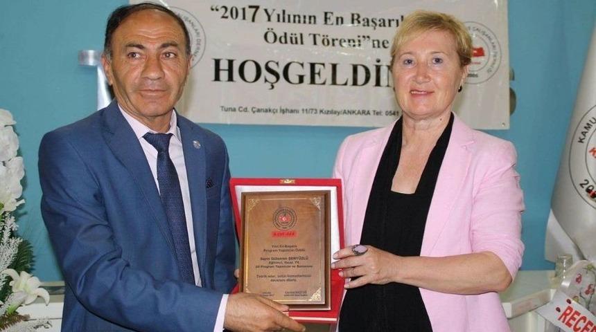 &rsquo;&rsquo;yılın En Başarılı Program Yapımcısı&rsquo;&rsquo; &Ouml;d&uuml;l&uuml;ne G&uuml;lseren Şeny&uuml;zl&uuml; Layık G&ouml;r&uuml;ld&uuml;