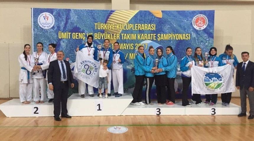 Kağıtspor&rsquo;da B&uuml;y&uuml;k Ve &Uuml;mit Bayanlardan T&uuml;rkiye 3.&rsquo;l&uuml;ğ&uuml; Geldi