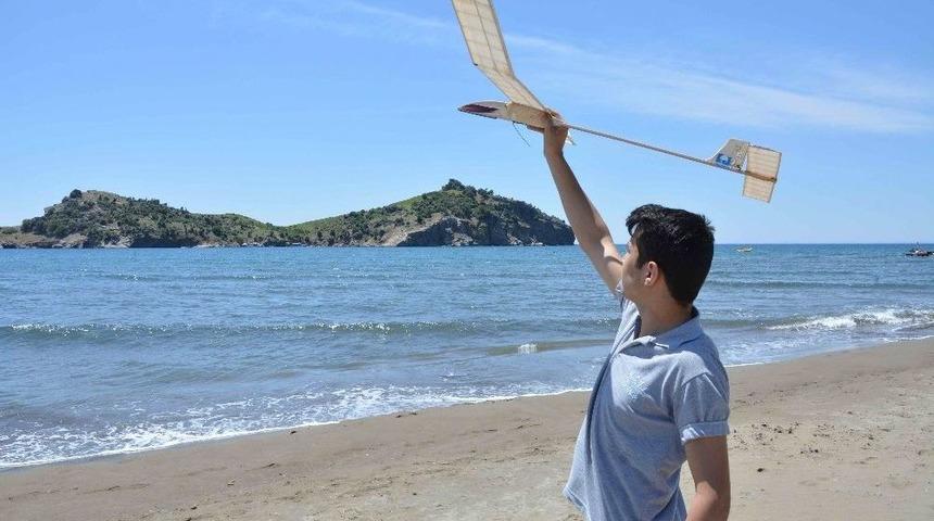 Model U&ccedil;aklar &Ccedil;evre İ&ccedil;in Havalandı