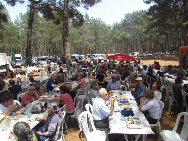 Giritlileri Buluşturan Piknik