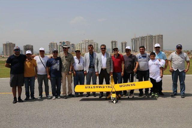 Model Uçak Ve Helikopter Gösterileri Nefes Kesti