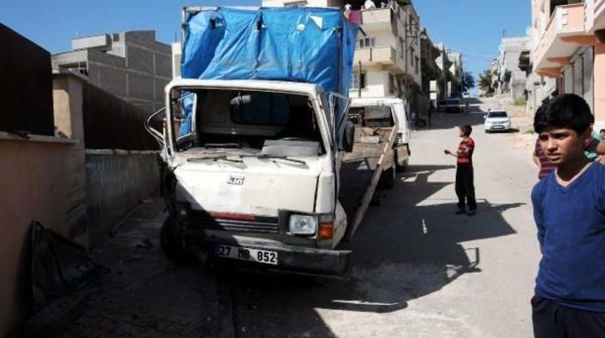 Gaziantep'te Freni Boşayan Kamyonet Okul Duvarına &Ccedil;arptı: 7 Yaralı