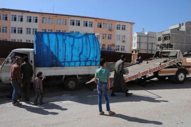 Gaziantep'te Freni Boşayan Kamyonet Okul Duvarına Çarptı: 7 Yaralı