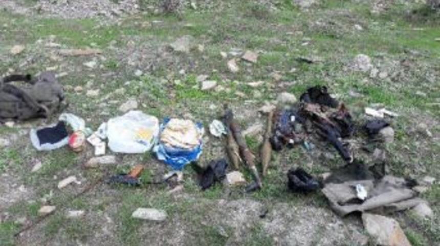 Hakkari'de Ter&ouml;rist, Patlayıcı D&ouml;şemek Isterken &Ouml;ld&uuml; (2)