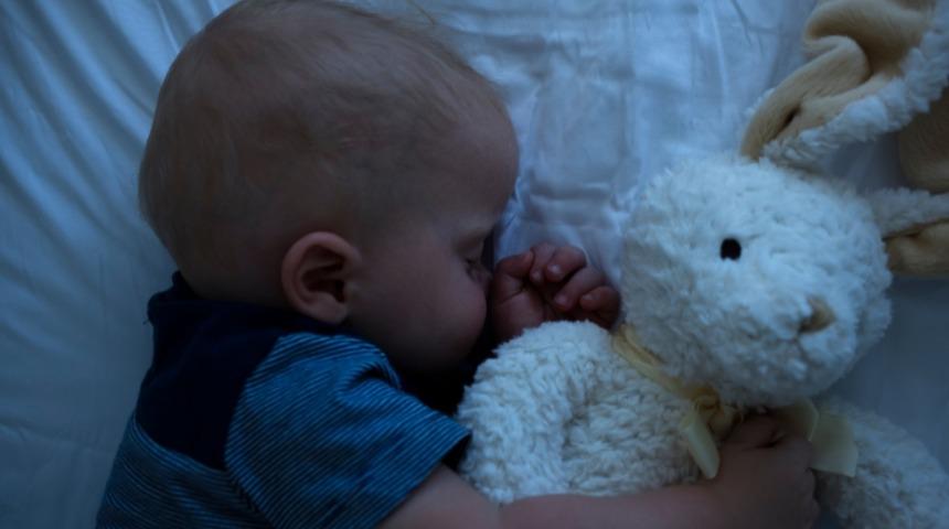 12. Ayda Bebeklerde Uyku