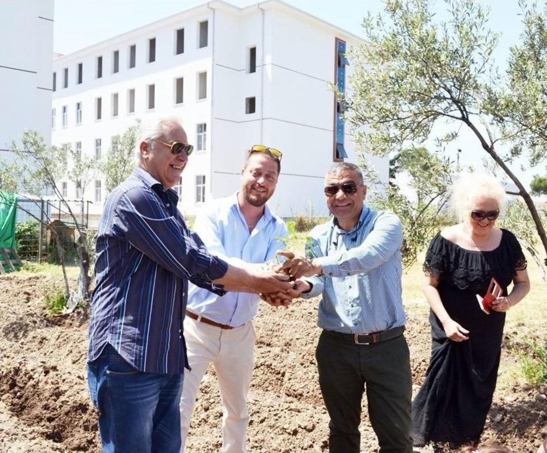 &Ccedil;ocuklar Toprağa Değdi