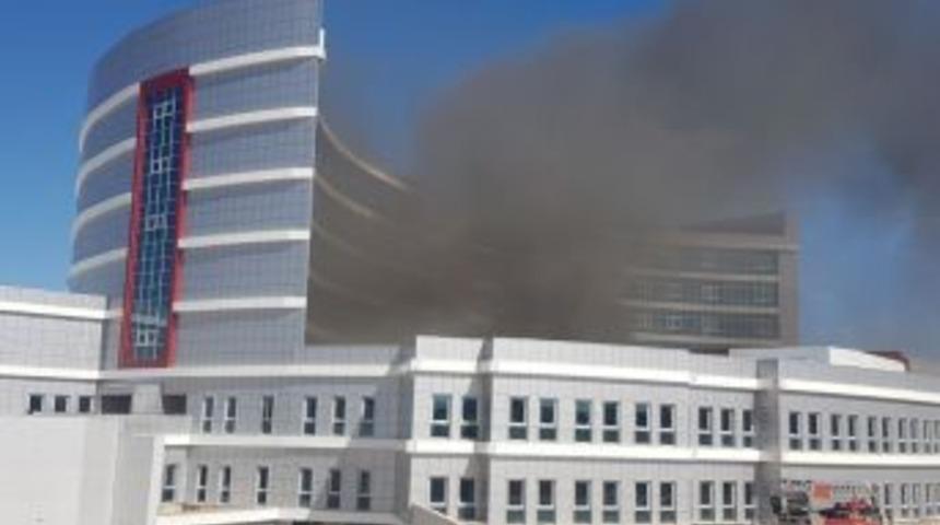 Beyşehir&rsquo;de Hastane İnşaat Alanında Yangın