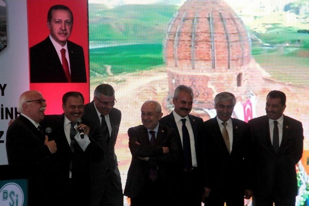 Tarihi Zeynel Bey T&uuml;rbesi Yeni Yerine Yerleştirildi