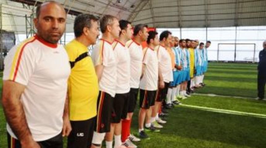 Halı Saha Futbol Turnuvasında Heyecan S&uuml;r&uuml;yor