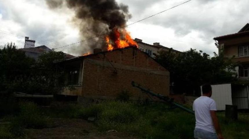 &Ccedil;orum'da &Ccedil;atı Yangını