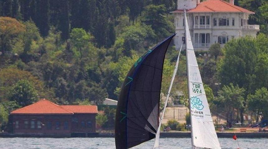 Nil&uuml;fer Belediyesi Yelkenlisi Boğaz Sularında