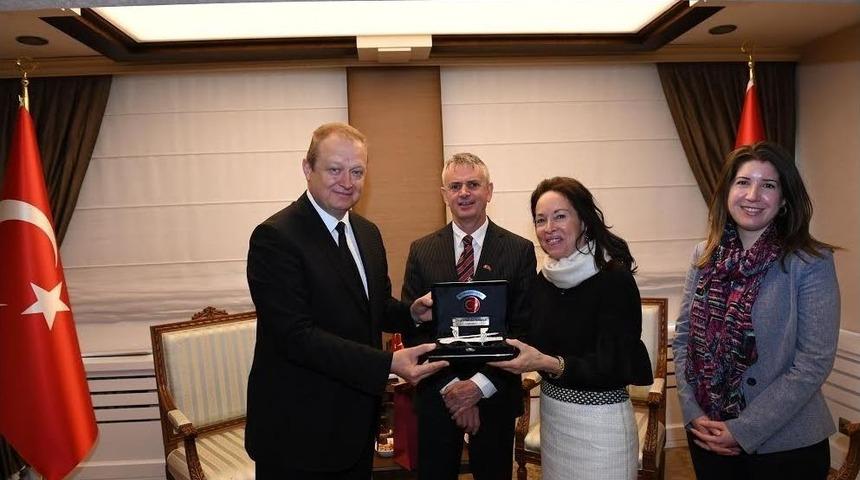 Trabzon Valisi Yavuz, Kanada Ankara B&uuml;y&uuml;kel&ccedil;isi Chris Cooter&lsquo;i Kabul Etti